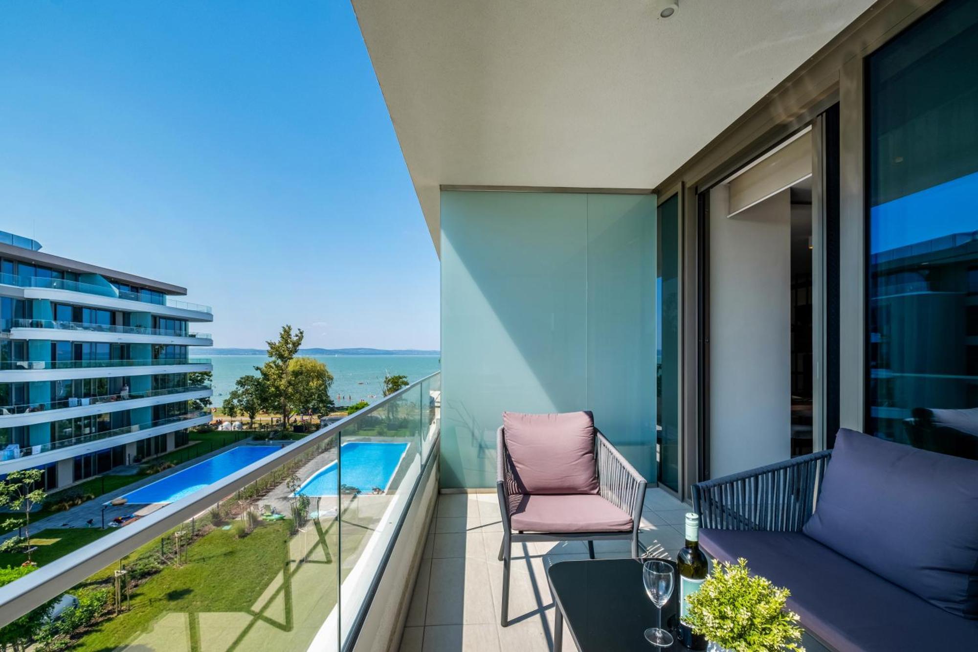 Myflat Wave Luxury 44 Suite Siofok Exterior photo